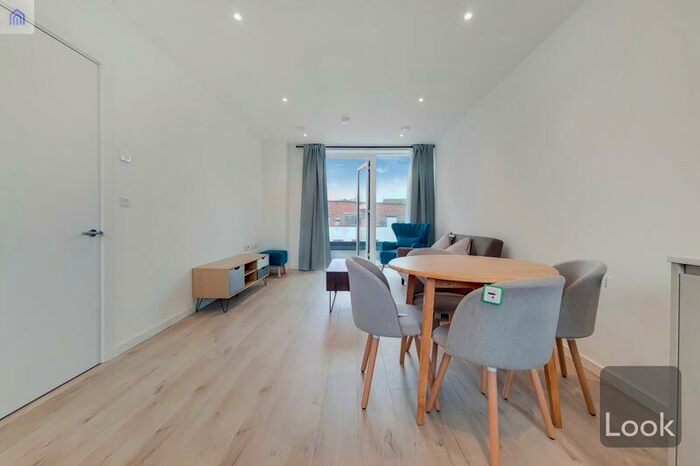 2 Bedroom Flat To Rent In Corsican Square, Bow, E3