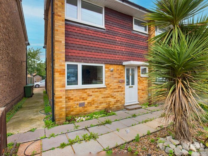 3 Bedroom Terraced House To Rent In Staines Road West, Ashford, Surrey, TW15