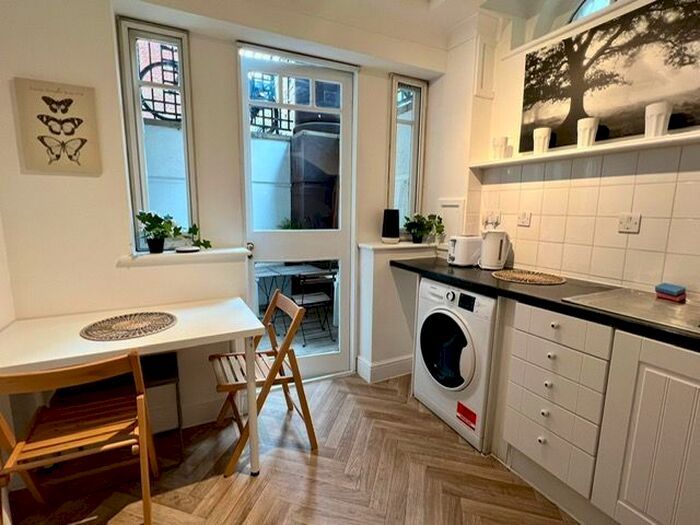 3 Bedroom Flat To Rent In Mercer Street, Lse, West End, Covent Garden, Seven Dials, London, WC2H