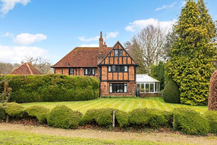 4 Bedroom Detached House For Sale In Oakhurst Avenue, Harpenden, Hertfordshire, AL5
