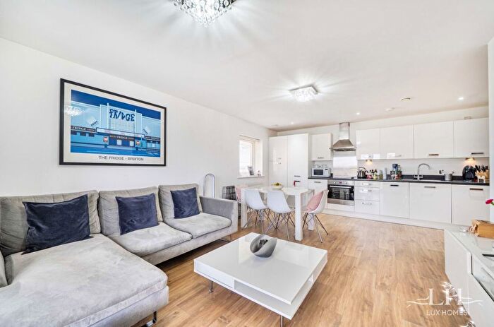 2 Bedroom Flat For Sale In Riverwood Court, Hornchurch, RM11