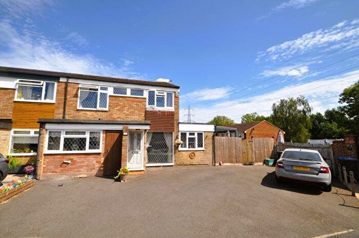 4 Bedroom Semi-Detached House For Sale In Angus Close, Chessington, KT9