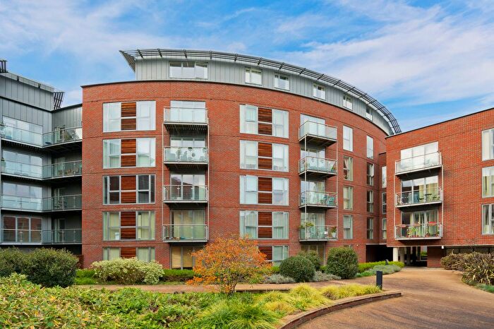 2 Bedroom Flat To Rent In The Heart, New Zealand Avenue, Walton On Thames, Surrey, KT12