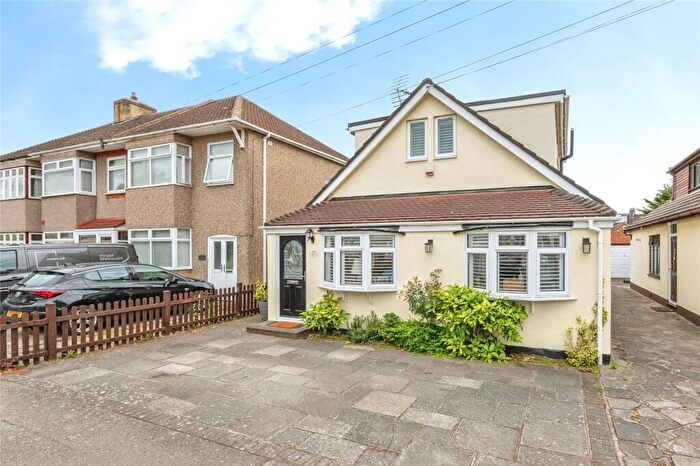 3 Bedroom Detached House For Sale In Alexandra Road, Rainham, Essex, RM13