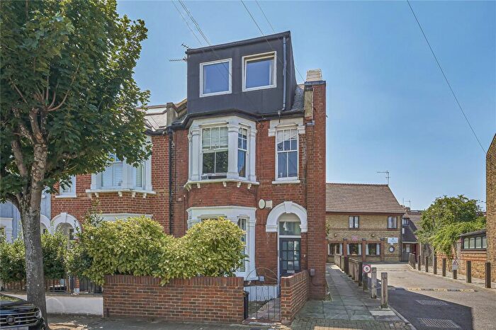 2 Bedroom Flat For Sale In Ormeley Road, Balham, London, SW12