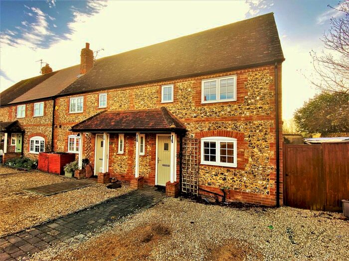 2 Bedroom End Of Terrace House To Rent In The Common, Stokenchurch, HP14