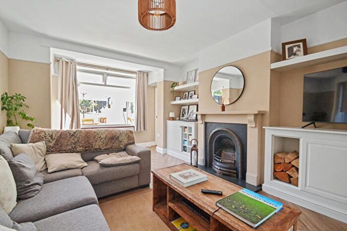 5 Bedroom Detached House For Sale In Broadstone, BH18 - Photo 4