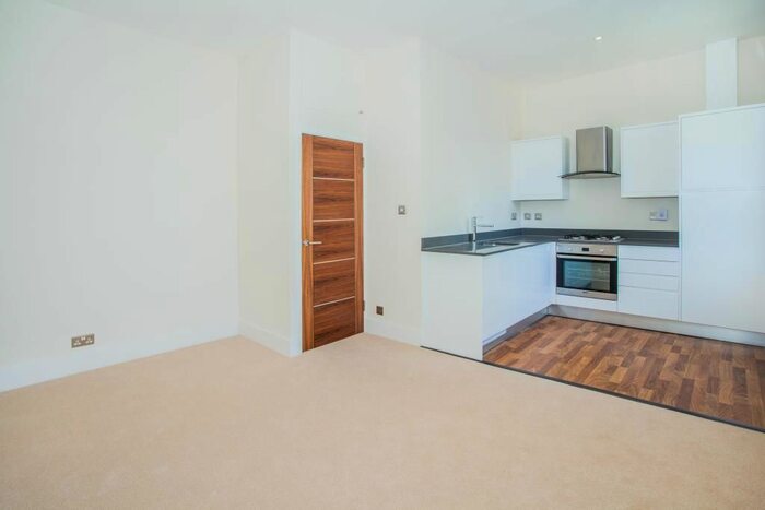 1 Bedroom Flat To Rent In Loftus Road, London, W12