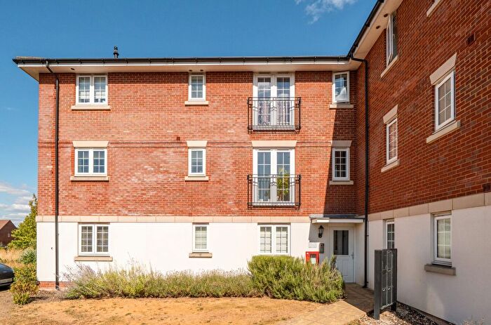 2 Bedroom Flat For Sale In Nicholson Drive, Wokingham, Berkshire, RG41