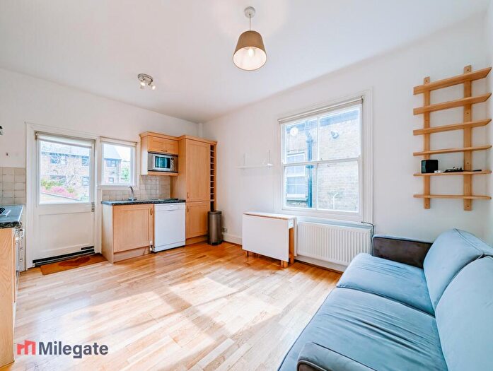 3 Bedroom Flat To Rent In Canon Beck Road, London, SE16