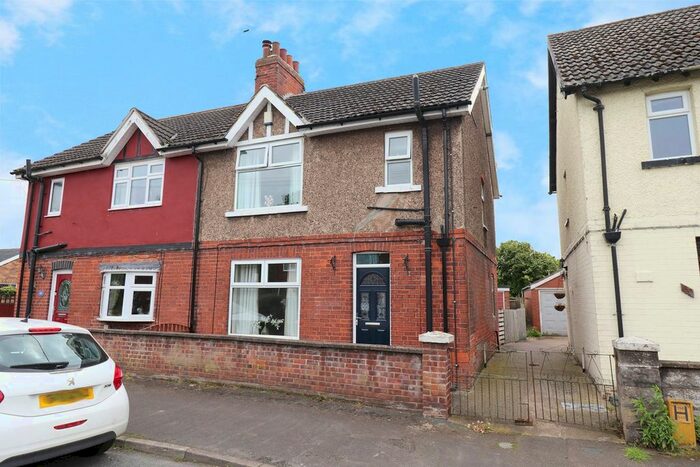 3 Bedroom Semi-Detached House For Sale In Cemetery Road, Winterton, Scunthorpe, DN15