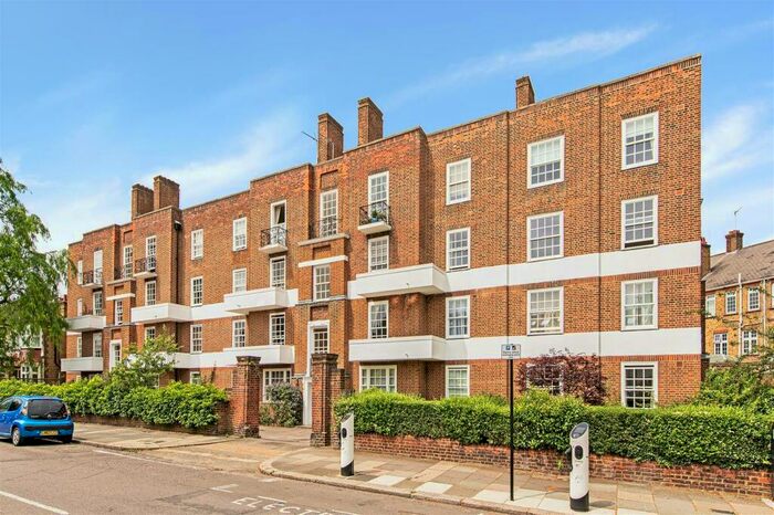 2 Bedroom Flat To Rent In Cedar Court, East Sheen, SW14