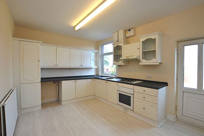 2 Bedroom End Of Terrace House To Rent In Rockingham Street, Barnsley, S71