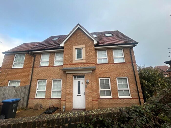 4 Bedroom House To Rent In Peregrine Way, Hatfield, AL10