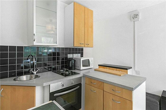1 Bedroom Flat To Rent In Hodister Close, London, SE5
