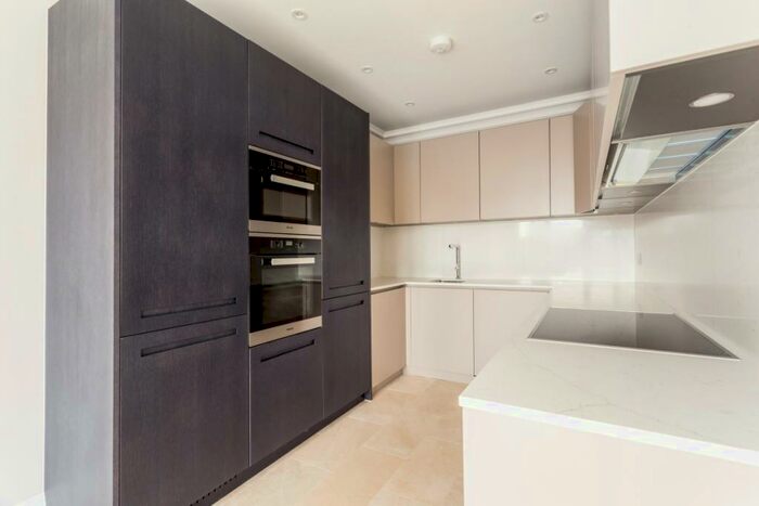 2 Bedroom Apartment To Rent In Station Road The Crescent, Woldingham, CR3