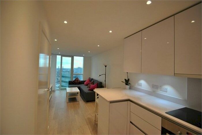1 Bedroom Flat To Rent In Pinnacle Apartments, Saffron Central Square, Croydon, CR0