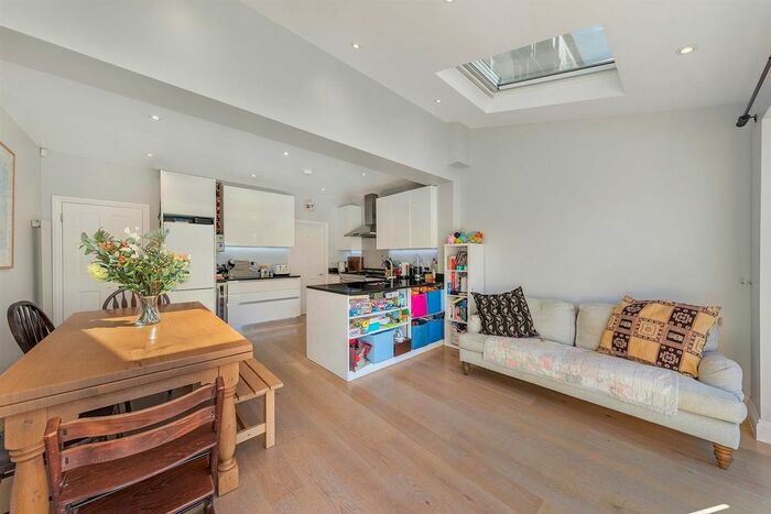 4 Bedroom Property To Rent In Ravensbury Road, Earlsfield, London, SW18