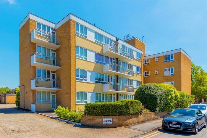 2 Bedroom Apartment To Rent In Bathurst Walk, Richings Park, SL0