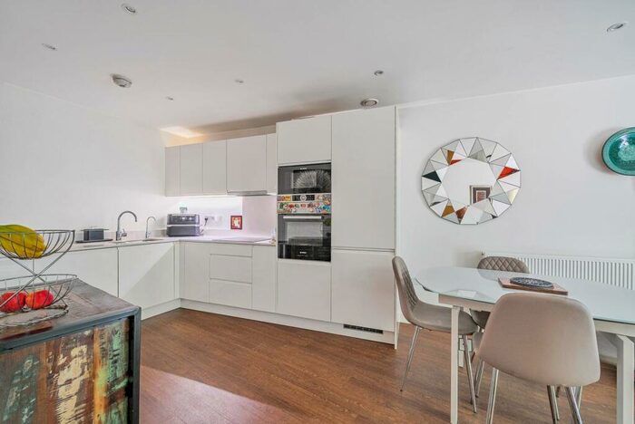 2 Bedroom Flat To Rent In Howard Court, Stanmore, HA7