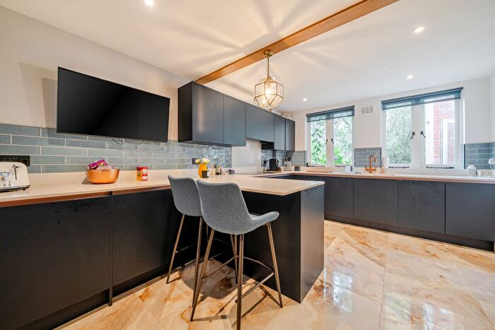 2 Bedroom Flat To Rent In Bickley Park Road, Bromley, BR1