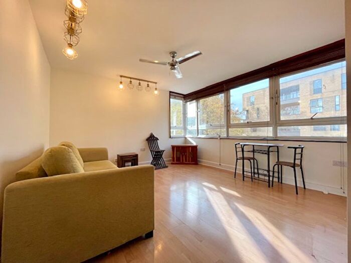 2 Bedroom Property To Rent In Avondale Square, London, SE1