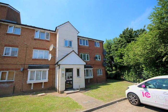 1 Bedroom Flat To Rent In Plowman Close, London, N18