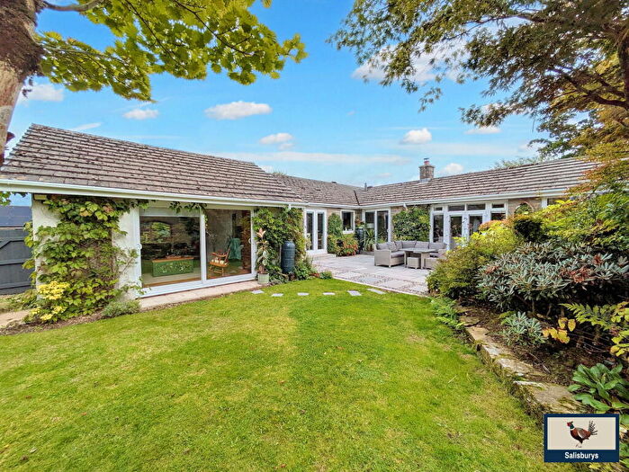 3 Bedroom Detached Bungalow For Sale In Down Road, Tavistock, PL19