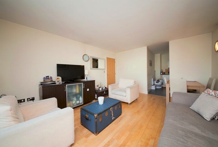 2 Bedroom Flat To Rent In Elm Court, Royal Oak Yard, London, SE1