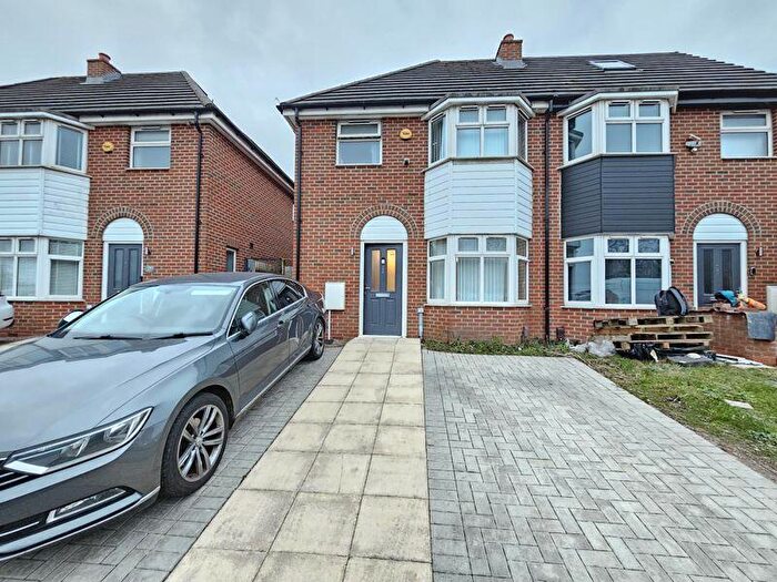 3 Bedroom Semi-Detached House For Sale In Bromford Road, H Odge Hill, Birmingham, B36