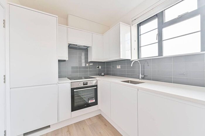 2 Bedroom Flat To Rent In Wandsworth Road, Nine Elms, London, SW8