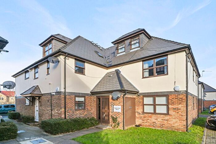 1 Bedroom Flat For Sale In Grove Road, Mitcham, CR4