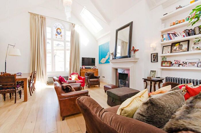 3 Bedroom Flat To Rent In West Street, Harrow On The Hill, Harrow, HA1