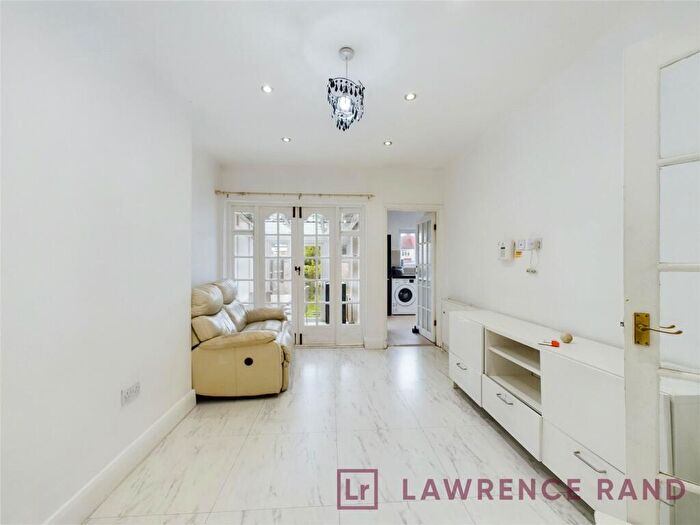 3 Bedroom Bungalow To Rent In Gerrard Gardens, Pinner, HA5