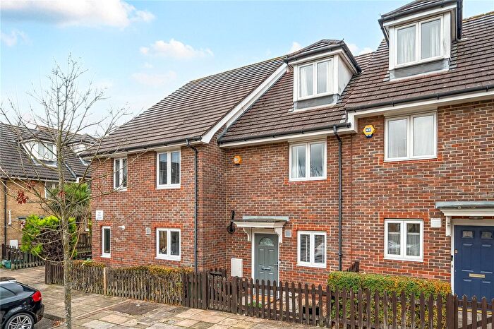 3 Bedroom Terraced House For Sale In Robinia Close, Anerley, London, SE20