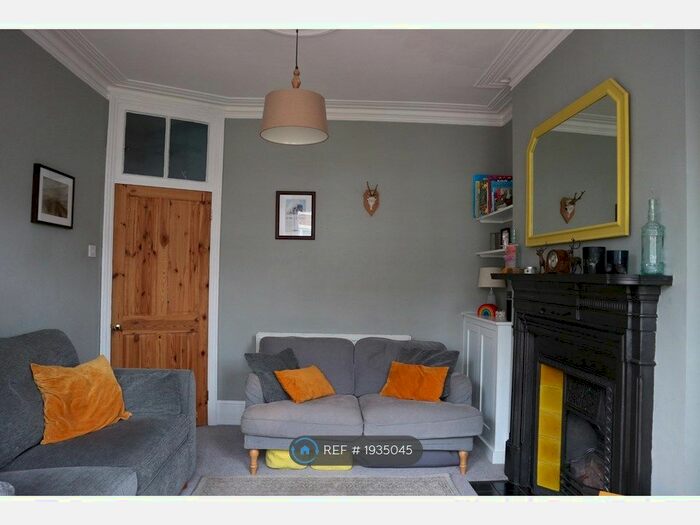 2 Bedroom Flat To Rent In Birkbeck Road, London, N8