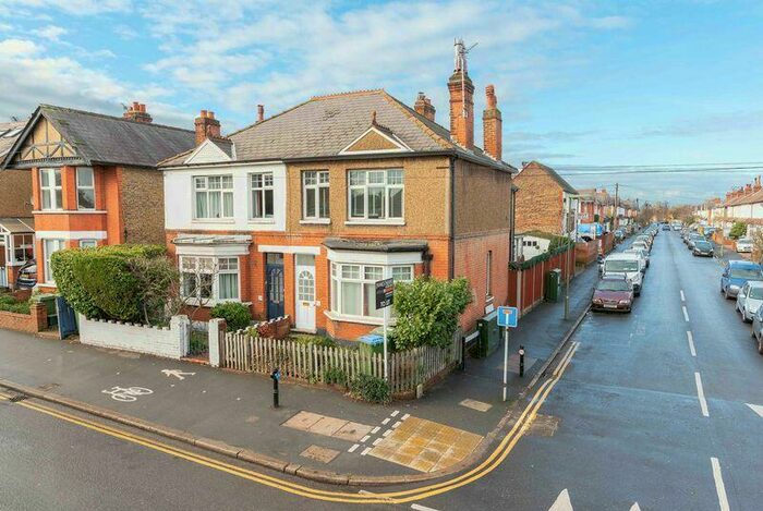 2 Bedroom Flat To Rent In Terrace Road, Walton-On-Thames, KT12