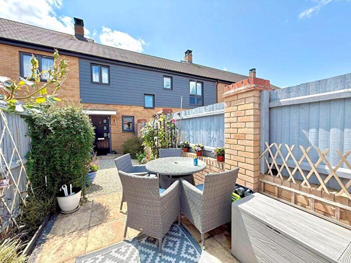 2 Bedroom Coach House For Sale In Colosseum Drive, Houghton Regis, LU5