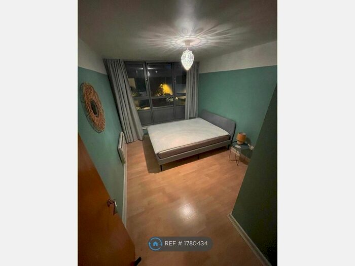 1 Bedroom Flat To Rent In Courtenay House, London, SW2