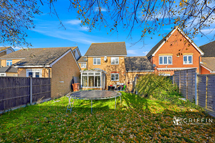 3 Bedroom Semi-Detached House For Sale In Hill House Drive, Chadwell St. Mary, Grays, RM16