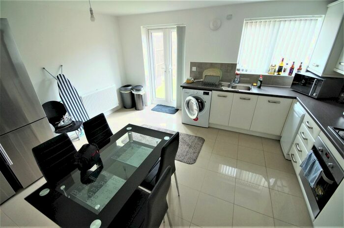 4 Bedroom Semi-Detached House To Rent In Surrey Drive, Coventry, CV3