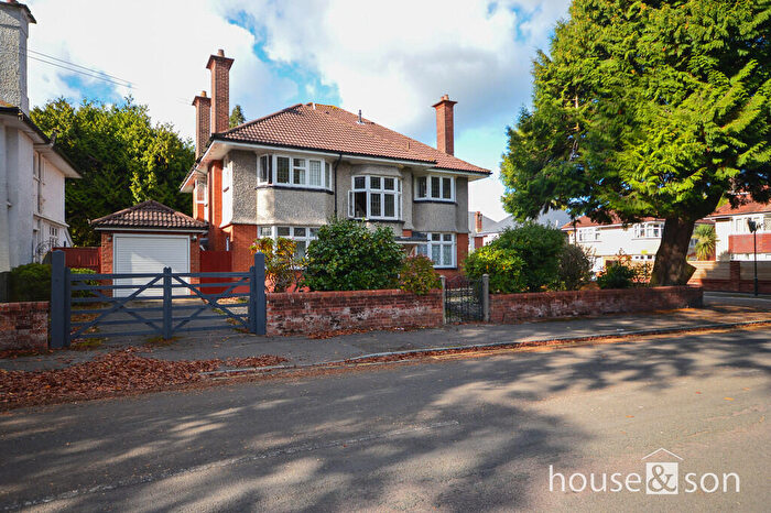 2 Bedroom Maisonette For Sale In Roslin Road, Bournemouth, BH3