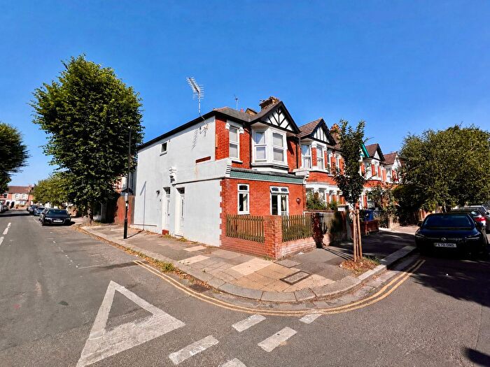 2 Bedroom Maisonette For Sale In Seaford Road, West Ealing, W13