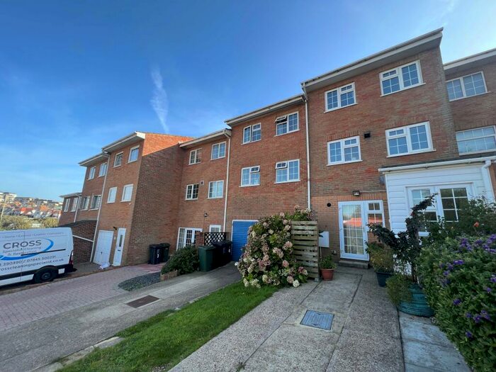 3 Bedroom House To Rent In Abbotsbury Close, Saltdean, BN2