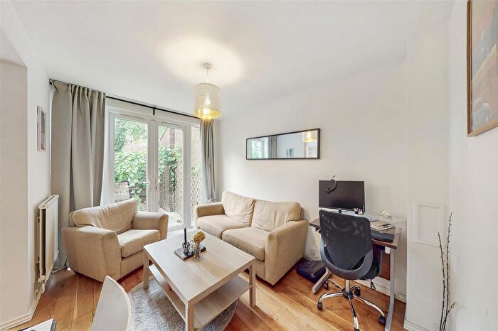 2 Bedroom Flat To Rent In Chilton Street, Shoreditch, E2