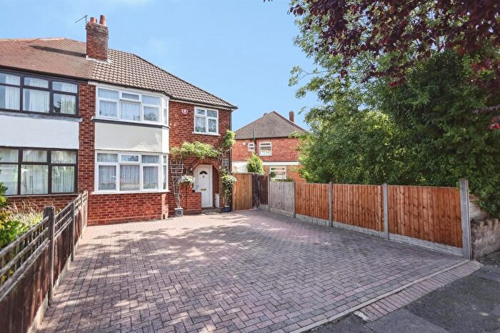 3 Bedroom Semi-Detached House For Sale In Harvard Road, Solihull, B92