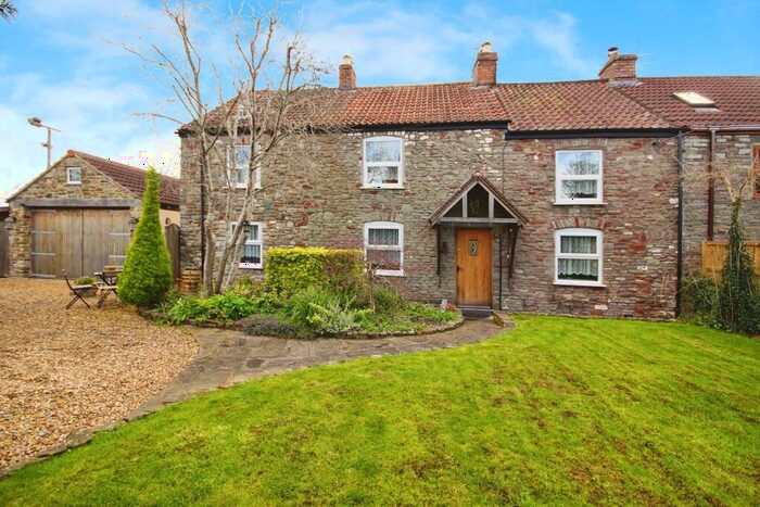 4 Bedroom Semi-Detached House For Sale In Bath Road, Bridgeyate, Bristol, Gloucestershire, BS30