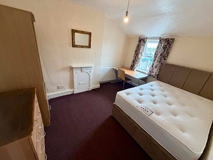 4 Bedroom House To Rent In Birch Lane, Greater Manchester, M13