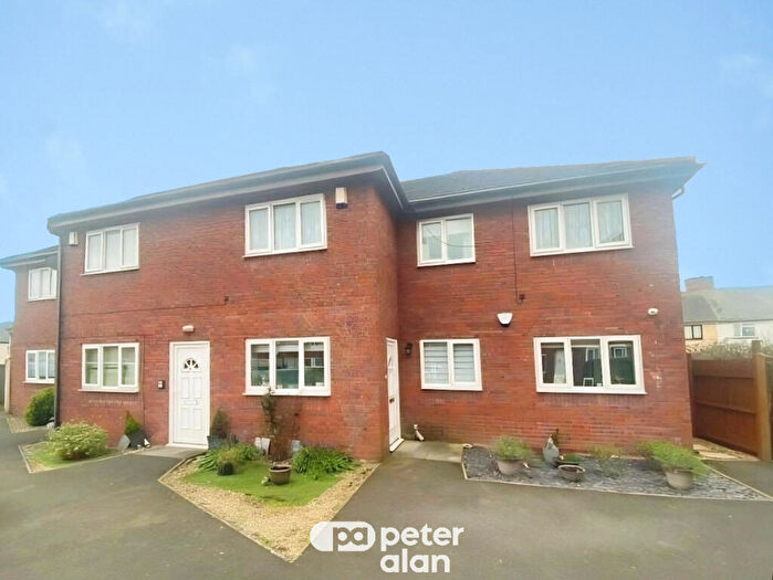 2 Bedroom Flat For Sale In Deemuir Square, Cardiff, CF24