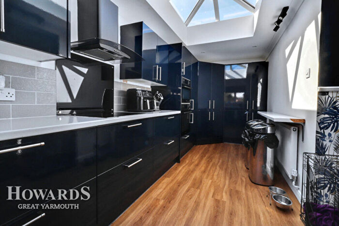 4 Bedroom Detached Bungalow For Sale In Winterton Road, Hemsby, NR29